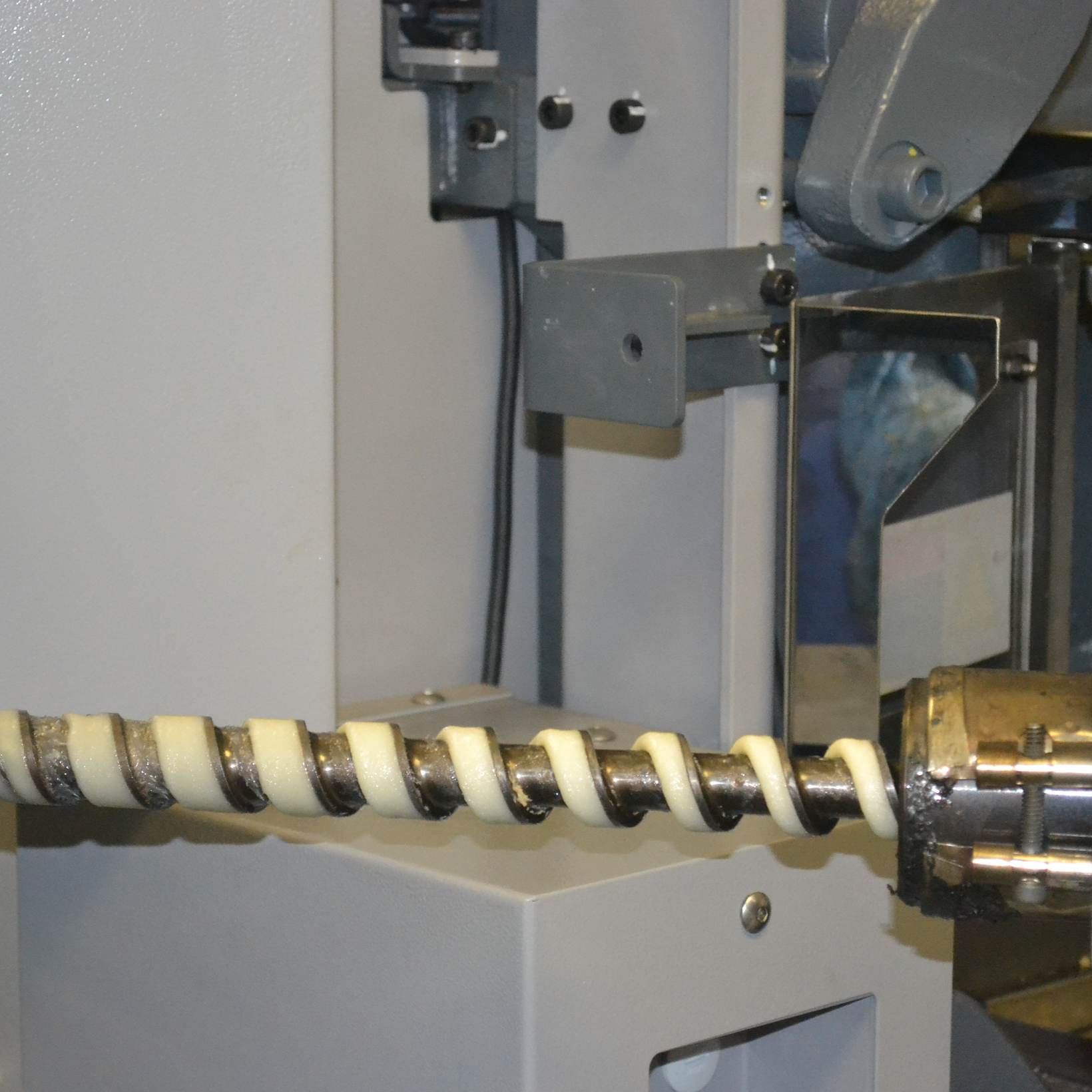 screw pull machine