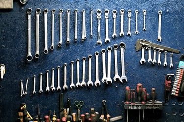 Tools for injection molding and extrusion process techs