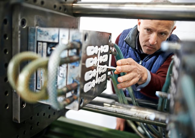 How to Reduce Excess Hold Time in Injection Molding